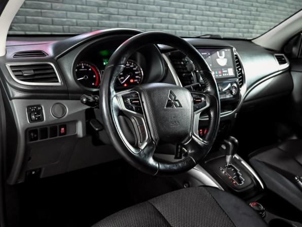 Mitsubishi L200 V с пробегом 2018 года, цена 2 760 000 рублей, 106007 км, пикап, Автокод Объявления