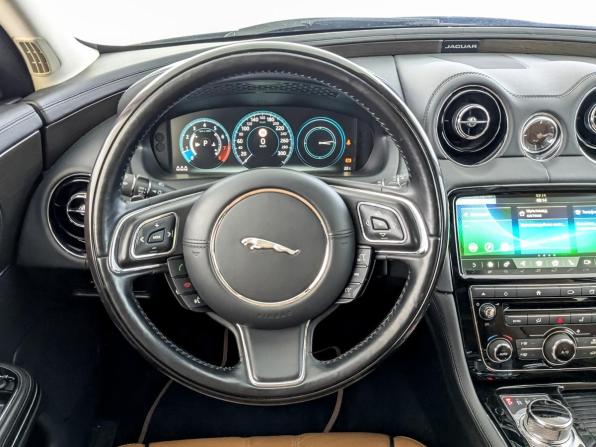 Jaguar XJ IV (X351) Рестайлинг с пробегом 2019 года, цена 3 700 000 рублей, 95135 км, седан, Автокод Объявления