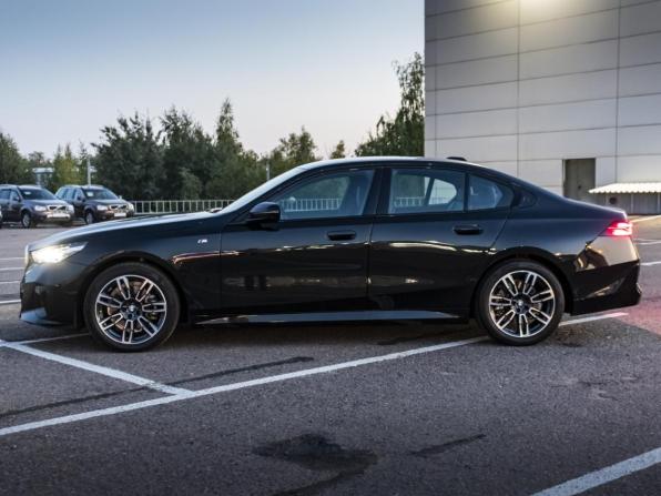 BMW 5 серии VIII (G60/G61/G68) с пробегом 2023 года, цена 8 000 000 рублей, 11729 км, седан, Автокод Объявления