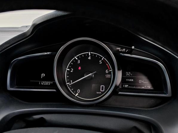 Mazda Axela III Рестайлинг с пробегом 2016 года, цена 1 405 000 рублей, 112089 км, хэтчбек, Автокод Объявления