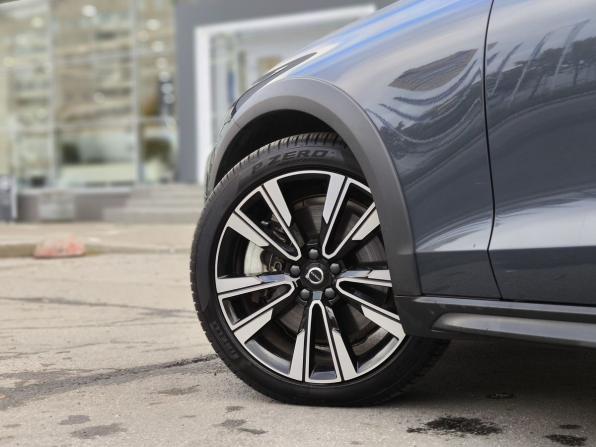 Volvo V60 Cross Country II с пробегом 2023 года, цена 6 250 000 рублей, 39628 км, универсал, Автокод Объявления