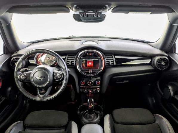 Mini Hatch III (F55/F56) Рестайлинг с пробегом 2020 года, цена 2 995 000 рублей, 69668 км, хэтчбек, Автокод Объявления