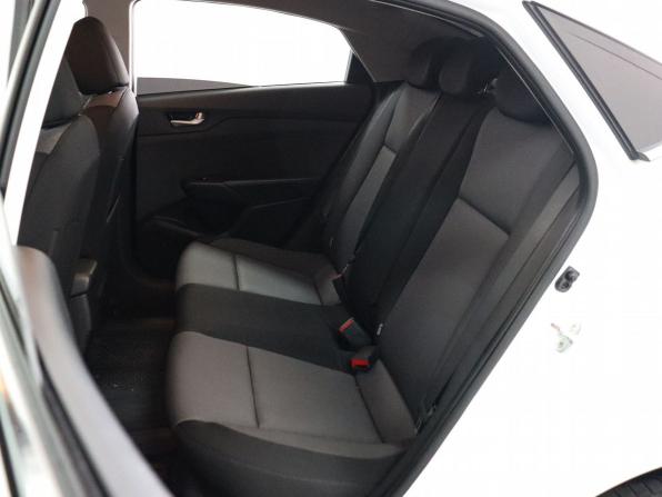 Hyundai Solaris II с пробегом 2017 года, цена 1 319 000 рублей, 100700 км, седан, Автокод Объявления