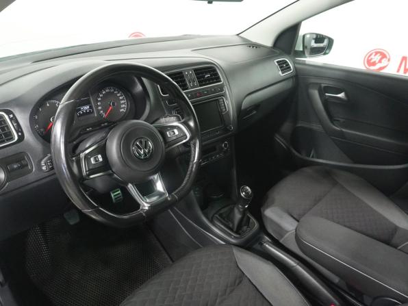 Volkswagen Polo V Рестайлинг с пробегом 2018 года, цена 1 189 000 рублей, 130244 км, седан, Автокод Объявления