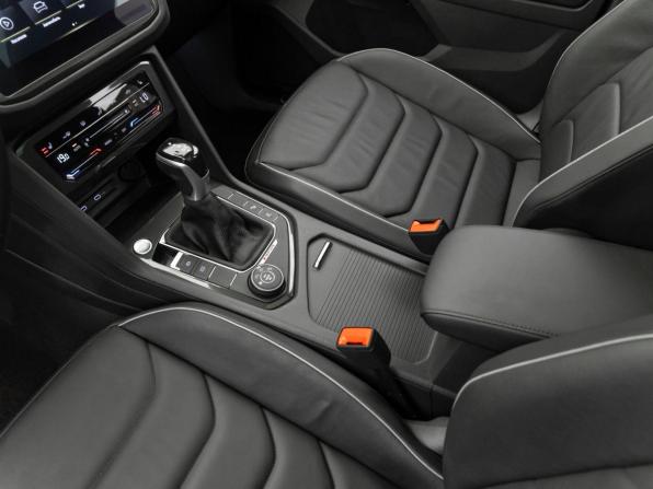 Volkswagen Tiguan II Рестайлинг с пробегом 2021 года, цена 3 880 000 рублей, 34364 км, внедорожник, Автокод Объявления
