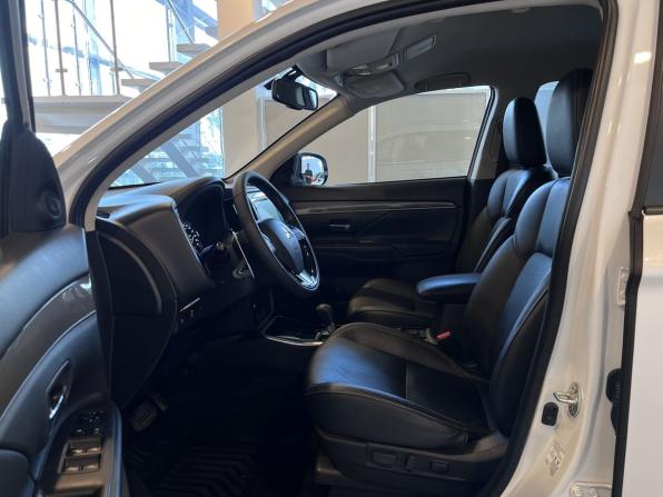 Mitsubishi Outlander III Рестайлинг 3 с пробегом 2021 года, цена 3 240 000 рублей, 51286 км, внедорожник, Автокод Объявления
