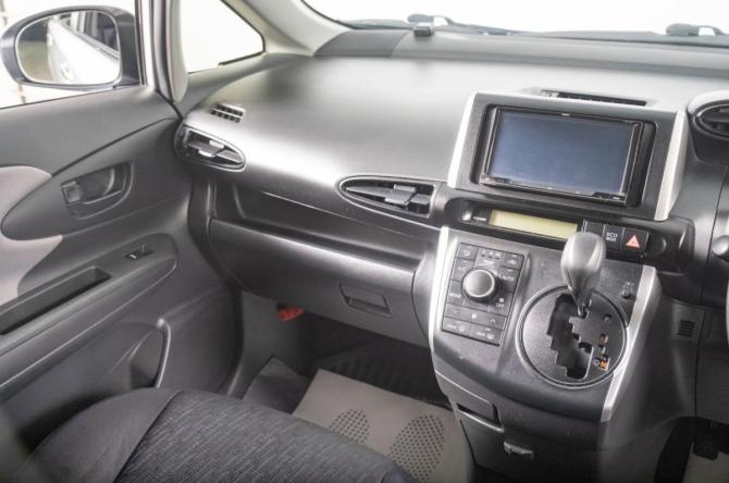 Toyota Wish II с пробегом 2012 года, цена 1 299 000 рублей, 178000 км, минивэн, Автокод Объявления
