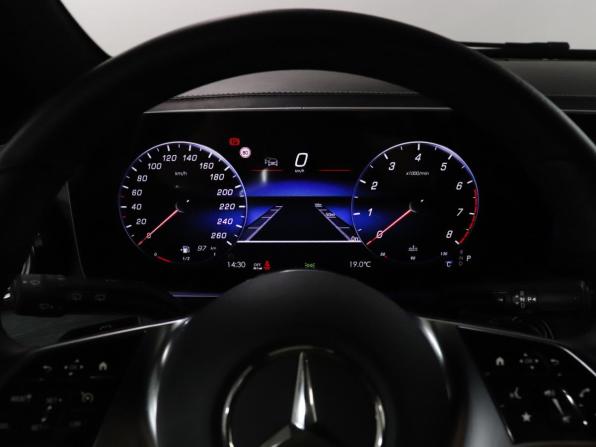Mercedes-Benz V-Класс III (W447) Рестайлинг 2 с пробегом 2025 года, цена 17 999 000 рублей, 2050 км, минивэн, Автокод Объявления