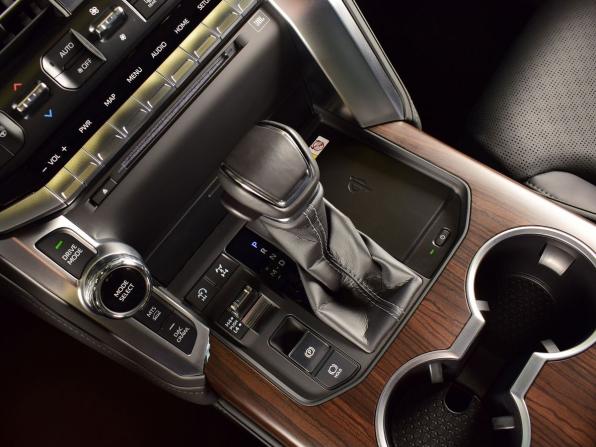 Toyota Land Cruiser 300 Series с пробегом 2023 года, цена 15 550 995 рублей, 84 км, внедорожник, Автокод Объявления