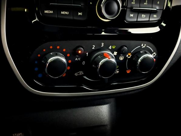 Renault Kaptur I с пробегом 2018 года, цена 1 335 000 рублей, 77744 км, внедорожник, Автокод Объявления