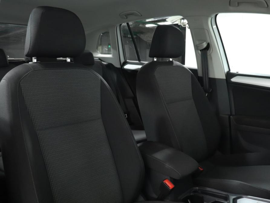 Volkswagen Tiguan II Рестайлинг Москва  - изображение 11