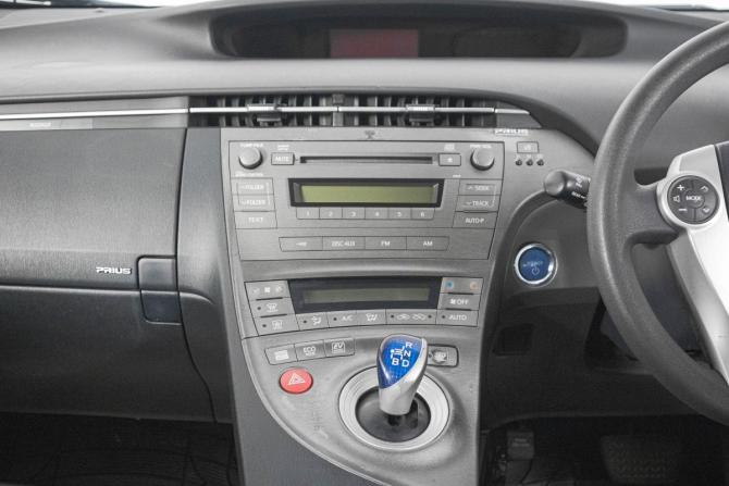 Toyota Prius III Рестайлинг (XW30) с пробегом 2012 года, цена 1 049 000 рублей, 187000 км, лифтбек, Автокод Объявления