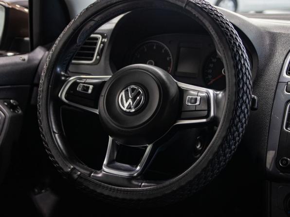 Volkswagen Polo V Рестайлинг с пробегом 2019 года, цена 1 238 000 рублей, 100200 км, седан, Автокод Объявления