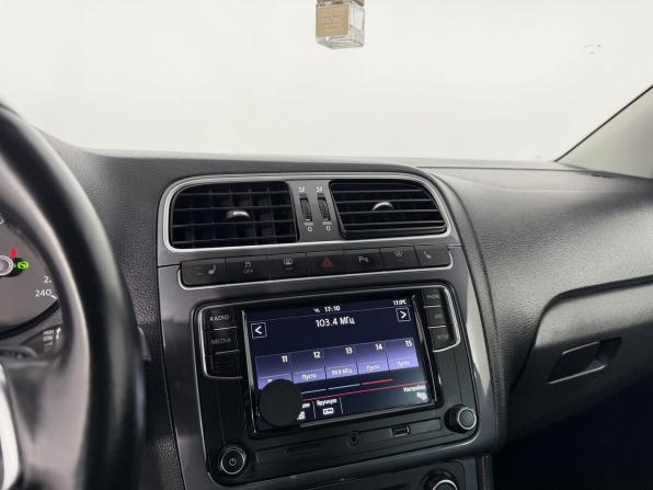 Volkswagen Polo V Рестайлинг с пробегом 2018 года, цена 1 590 000 рублей, 81682 км, седан, Автокод Объявления
