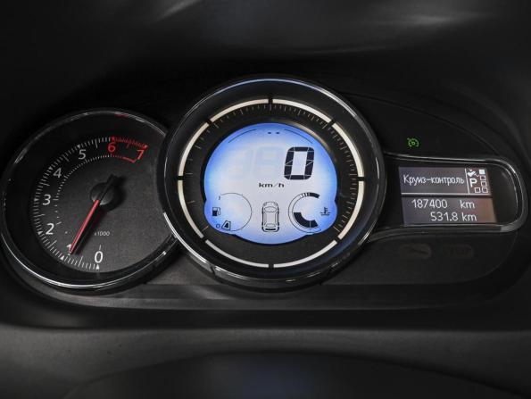 Renault Fluence I Рестайлинг с пробегом 2013 года, цена 909 000 рублей, 187400 км, седан, Автокод Объявления