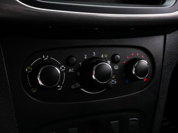 Renault Logan II с пробегом 2015 года, цена 1 179 000 рублей, 45187 км, седан, Автокод Объявления