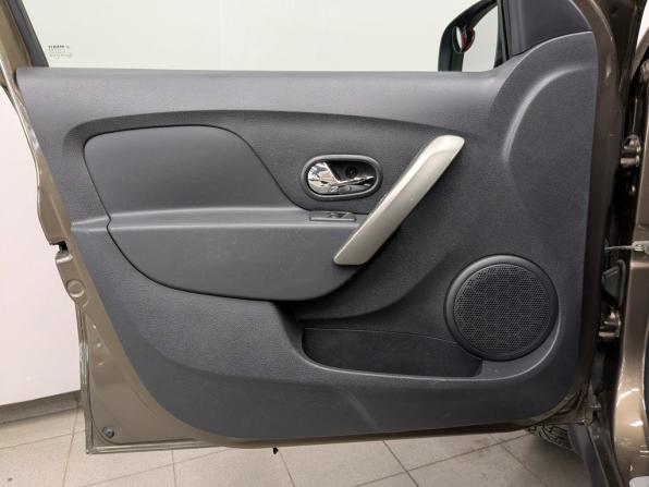 Renault Sandero II Рестайлинг с пробегом 2018 года, цена 1 150 000 рублей, 96424 км, хэтчбек, Автокод Объявления