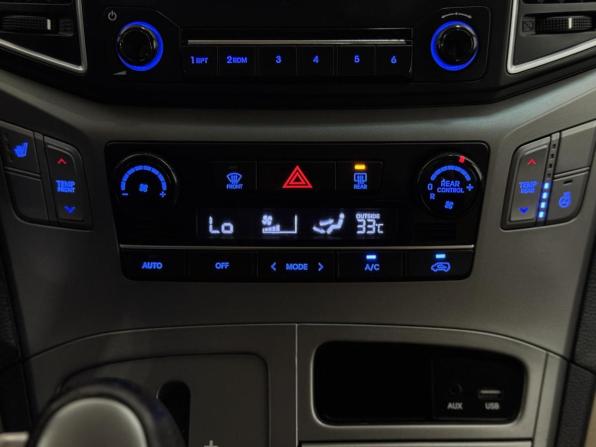 Hyundai H-1 II Рестайлинг с пробегом 2016 года, цена 2 099 000 рублей, 169749 км, минивэн, Автокод Объявления