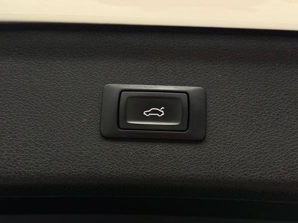 Audi Q3 I (8U) Рестайлинг с пробегом 2015 года, цена 1 799 000 рублей, 109500 км, внедорожник, Автокод Объявления