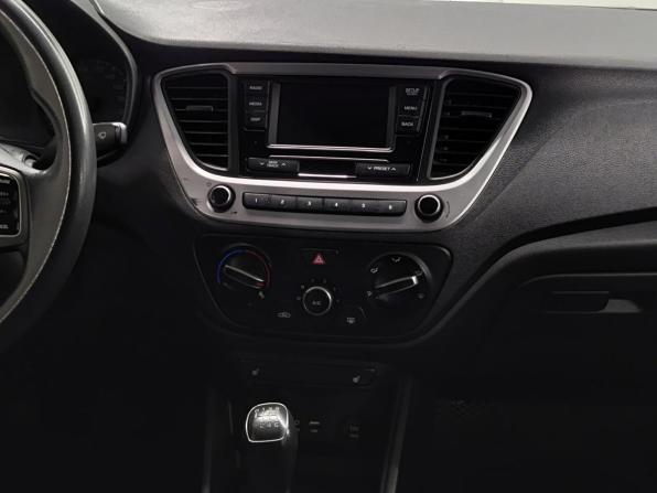 Hyundai Solaris II с пробегом 2018 года, цена 882 000 рублей, 173138 км, седан, Автокод Объявления