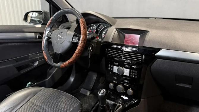 Opel Astra H Рестайлинг с пробегом 2012 года, цена 580 000 рублей, 264000 км, универсал, Автокод Объявления