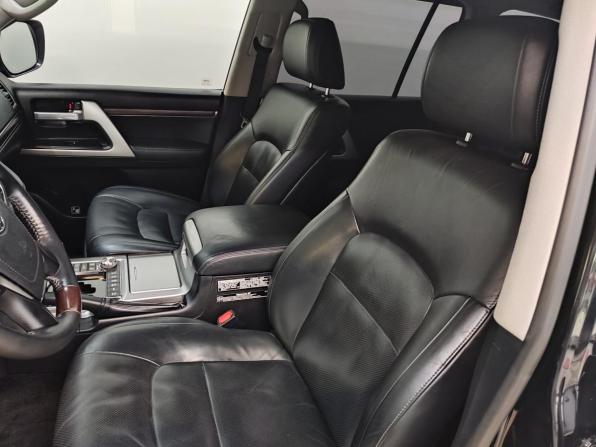 Toyota Land Cruiser 200 Series Рестайлинг 2 с пробегом 2017 года, цена 6 790 000 рублей, 131937 км, внедорожник, Автокод Объявления