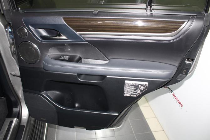 Lexus LX III Рестайлинг 2 с пробегом 2019 года, цена 9 200 000 рублей, 98863 км, внедорожник, Автокод Объявления
