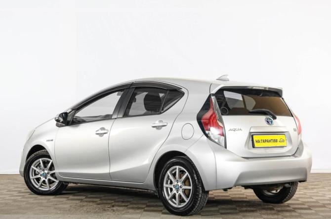 Toyota Aqua I Рестайлинг с пробегом 2016 года, цена 1 199 000 рублей, 132400 км, хэтчбек, Автокод Объявления