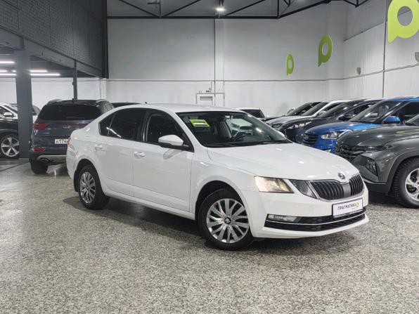 Skoda Octavia III (A7) Рестайлинг с пробегом 2017 года, цена 1 280 000 рублей, 211216 км, лифтбек, Автокод Объявления