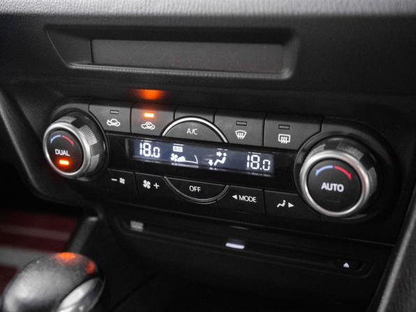Mazda Axela III с пробегом 2015 года, цена 1 350 000 рублей, 71008 км, седан, Автокод Объявления