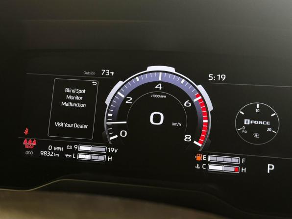 Toyota Tundra III с пробегом 2024 года, цена 6 950 000 рублей, 9832 км, пикап, Автокод Объявления