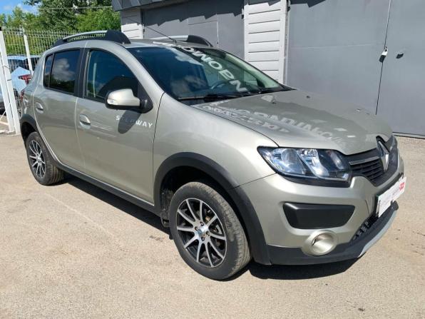 Renault Sandero II с пробегом 2018 года, цена 908 250 рублей, 120853 км, хэтчбек, Автокод Объявления