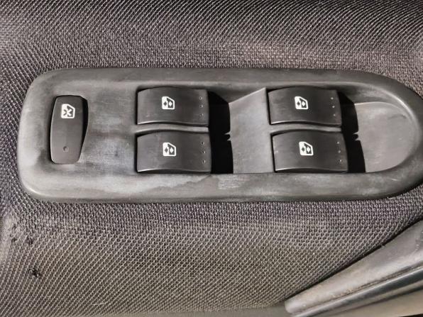 Renault Megane II Рестайлинг с пробегом 2007 года, цена 259 000 рублей, 416812 км, седан, Автокод Объявления