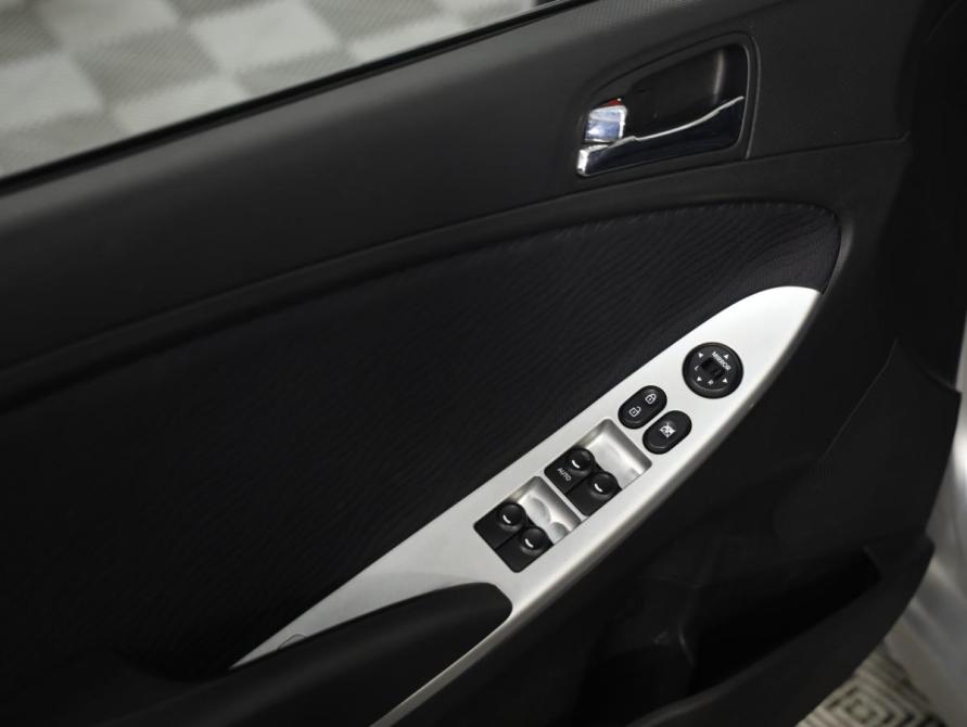 Hyundai Solaris I Санкт-Петербург  - изображение 17