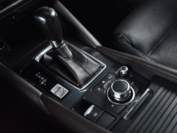 Mazda 6 III (GJ) Рестайлинг с пробегом 2017 года, цена 1 919 999 рублей, 122237 км, седан, Автокод Объявления