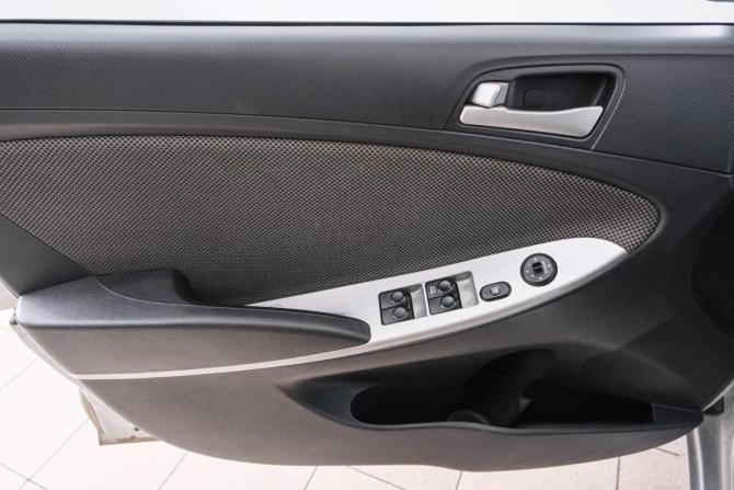 Hyundai Solaris I с пробегом 2012 года, цена 829 000 рублей, 98600 км, седан, Автокод Объявления