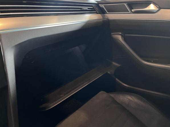 Volkswagen Passat B8 с пробегом 2018 года, цена 1 845 000 рублей, 305313 км, универсал, Автокод Объявления