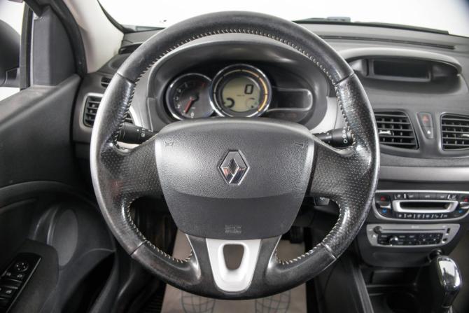 Renault Fluence I Рестайлинг с пробегом 2013 года, цена 699 000 рублей, 175000 км, седан, Автокод Объявления