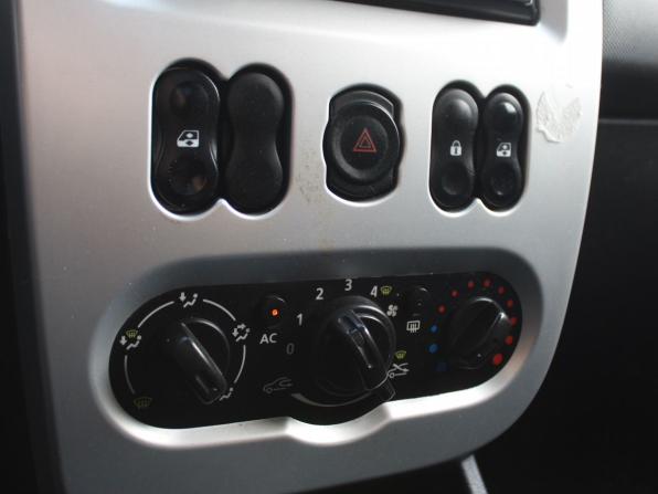 Renault Logan I Рестайлинг с пробегом 2013 года, цена 379 000 рублей, 182335 км, седан, Автокод Объявления