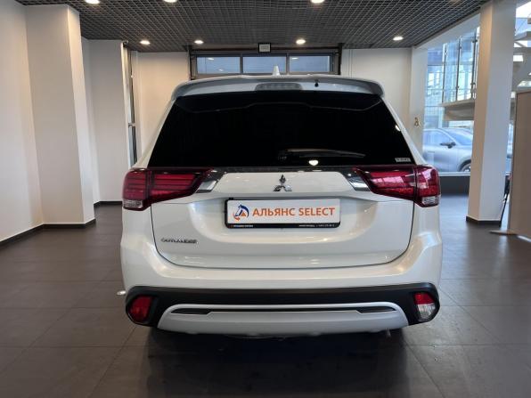 Mitsubishi Outlander III Рестайлинг 3 с пробегом 2021 года, цена 2 740 000 рублей, 53843 км, внедорожник, Автокод Объявления