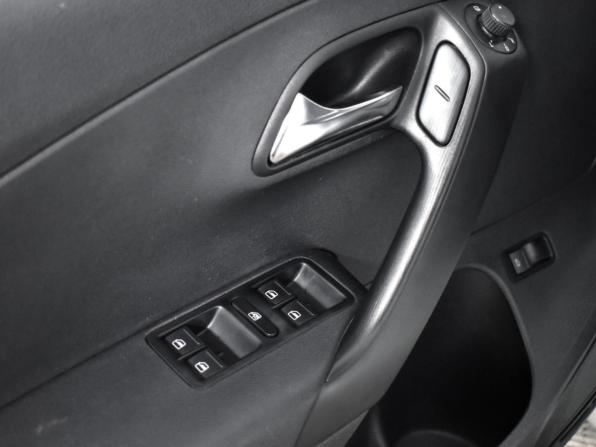 Volkswagen Polo V Рестайлинг с пробегом 2017 года, цена 999 000 рублей, 150202 км, седан, Автокод Объявления