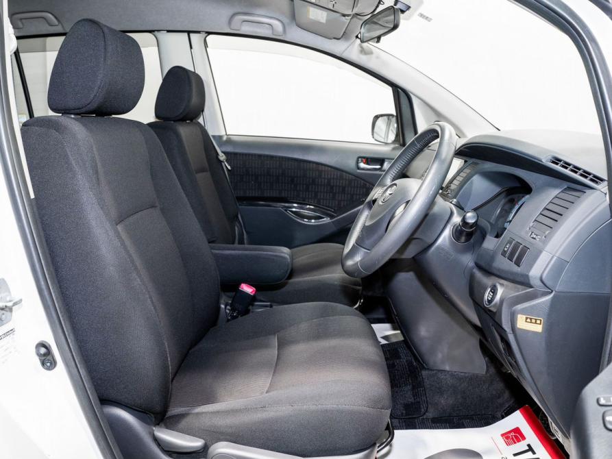 Toyota ISis I Рестайлинг Чита  - изображение 7