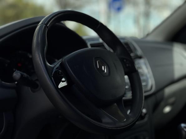 Renault Sandero II с пробегом 2016 года, цена 993 000 рублей, 71871 км, хэтчбек, Автокод Объявления