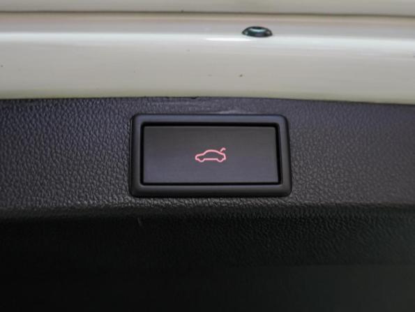 Skoda Octavia III (A7) Рестайлинг с пробегом 2019 года, цена 1 999 000 рублей, 42810 км, универсал, Автокод Объявления