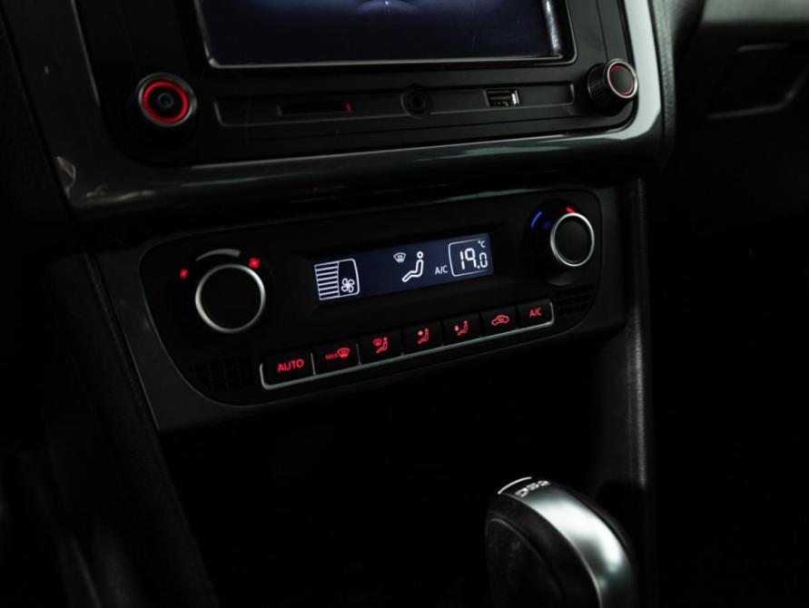 Volkswagen Polo V Рестайлинг Санкт-Петербург  - изображение 17