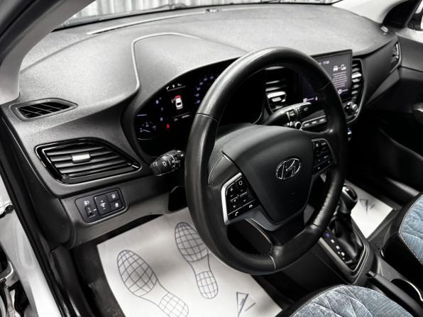 Hyundai Solaris II Рестайлинг с пробегом 2021 года, цена 1 690 000 рублей, 65502 км, седан, Автокод Объявления