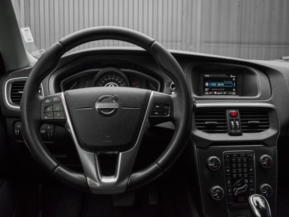 Volvo V40 Cross Country I с пробегом 2014 года, цена 1 650 000 рублей, 106567 км, хэтчбек, Автокод Объявления
