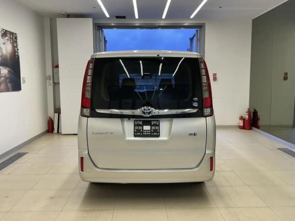 Toyota Esquire I с пробегом 2017 года, цена 1 870 000 рублей, 182000 км, минивэн, Автокод Объявления