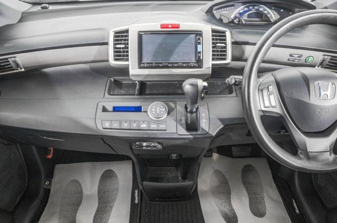 Honda Freed I Рестайлинг 2 с пробегом 2015 года, цена 1 349 000 рублей, 100000 км, компактвэн, Автокод Объявления