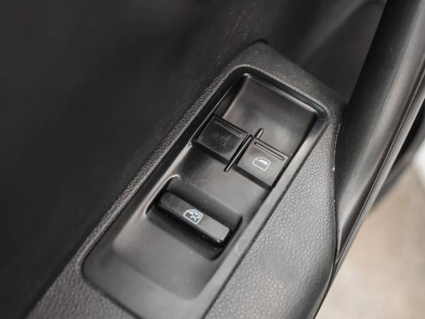 Volkswagen Polo V Рестайлинг с пробегом 2017 года, цена 949 000 рублей, 128537 км, седан, Автокод Объявления